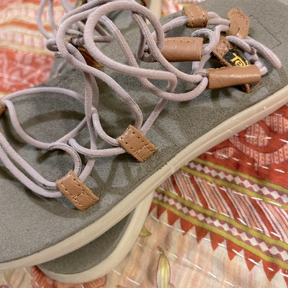 Teva infinity sandals size 8